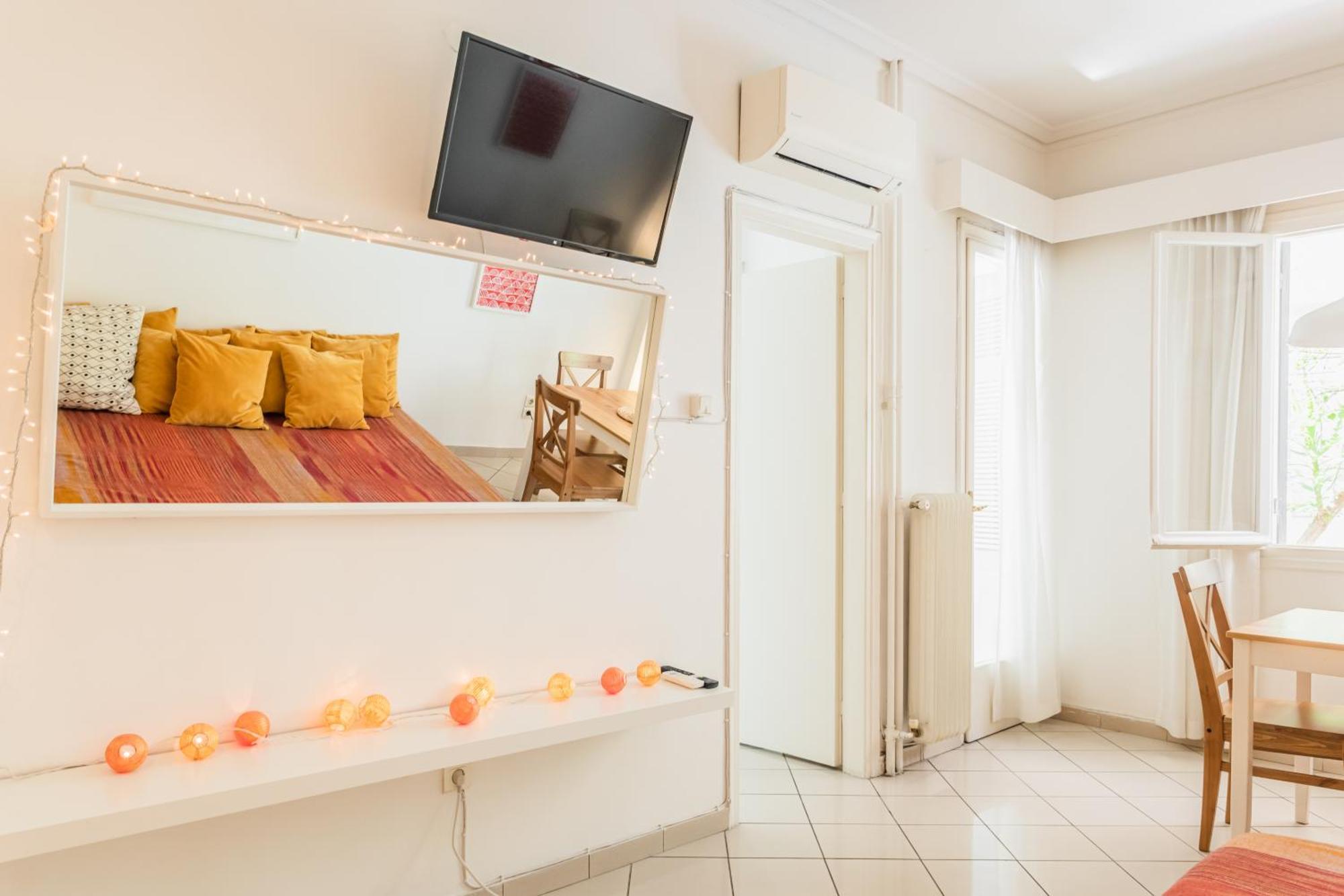 Beautiful With Veranda - Heart Of Apartment Athens